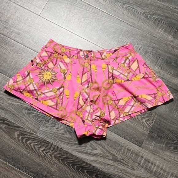 Missguided "vintage scarf print" Shorts - Picture 2 of 3